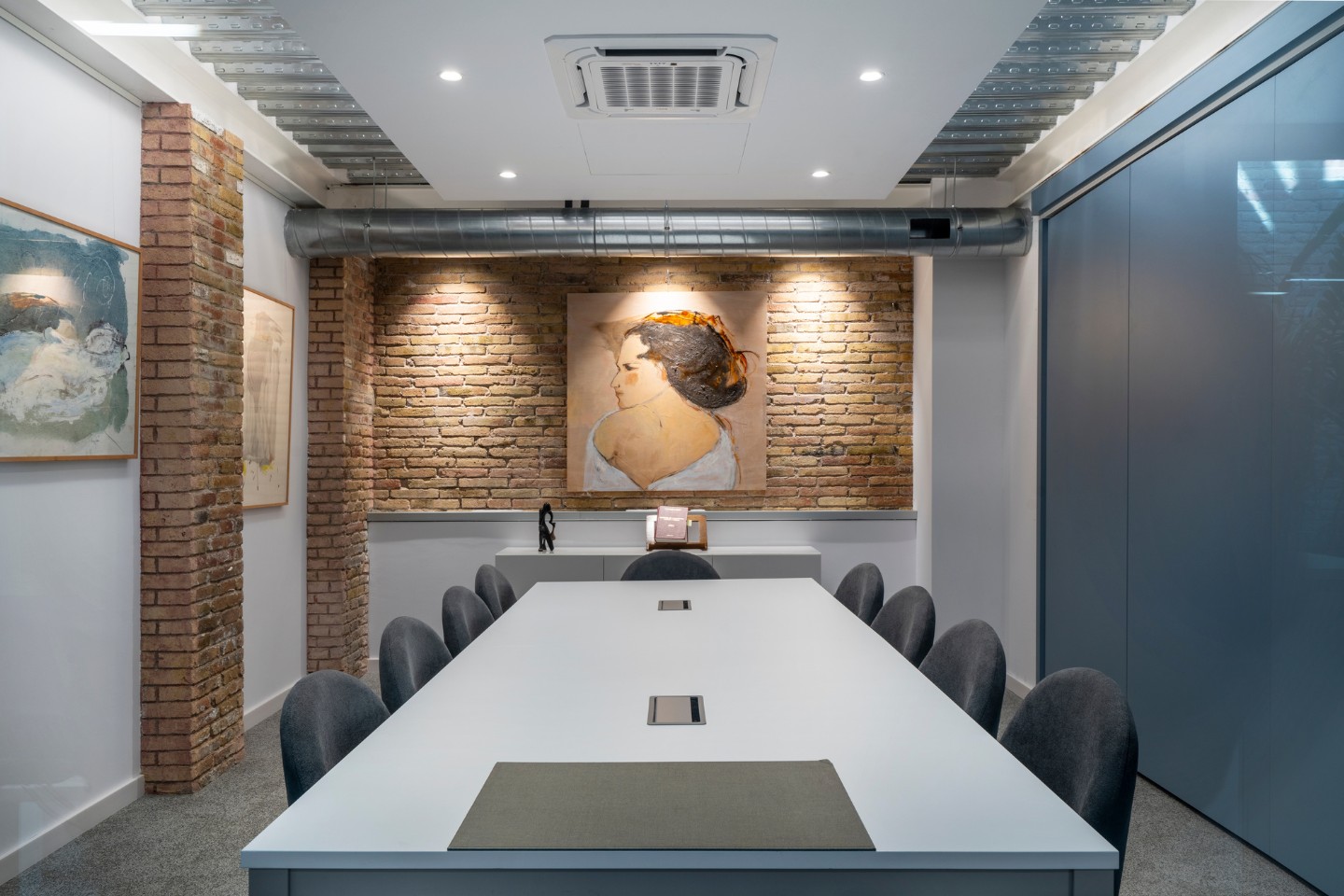 Pere Serra Arquitectura. Rehabilitació de nau industrial al carrer Pujades