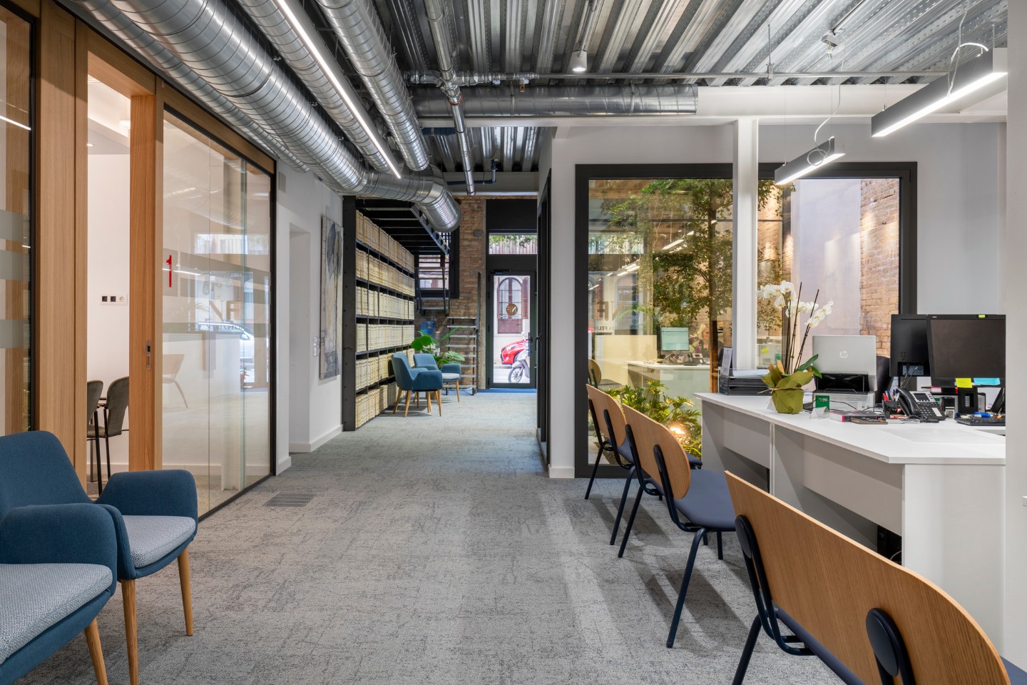 Pere Serra Arquitectura. Rehabilitació de nau industrial al carrer Pujades