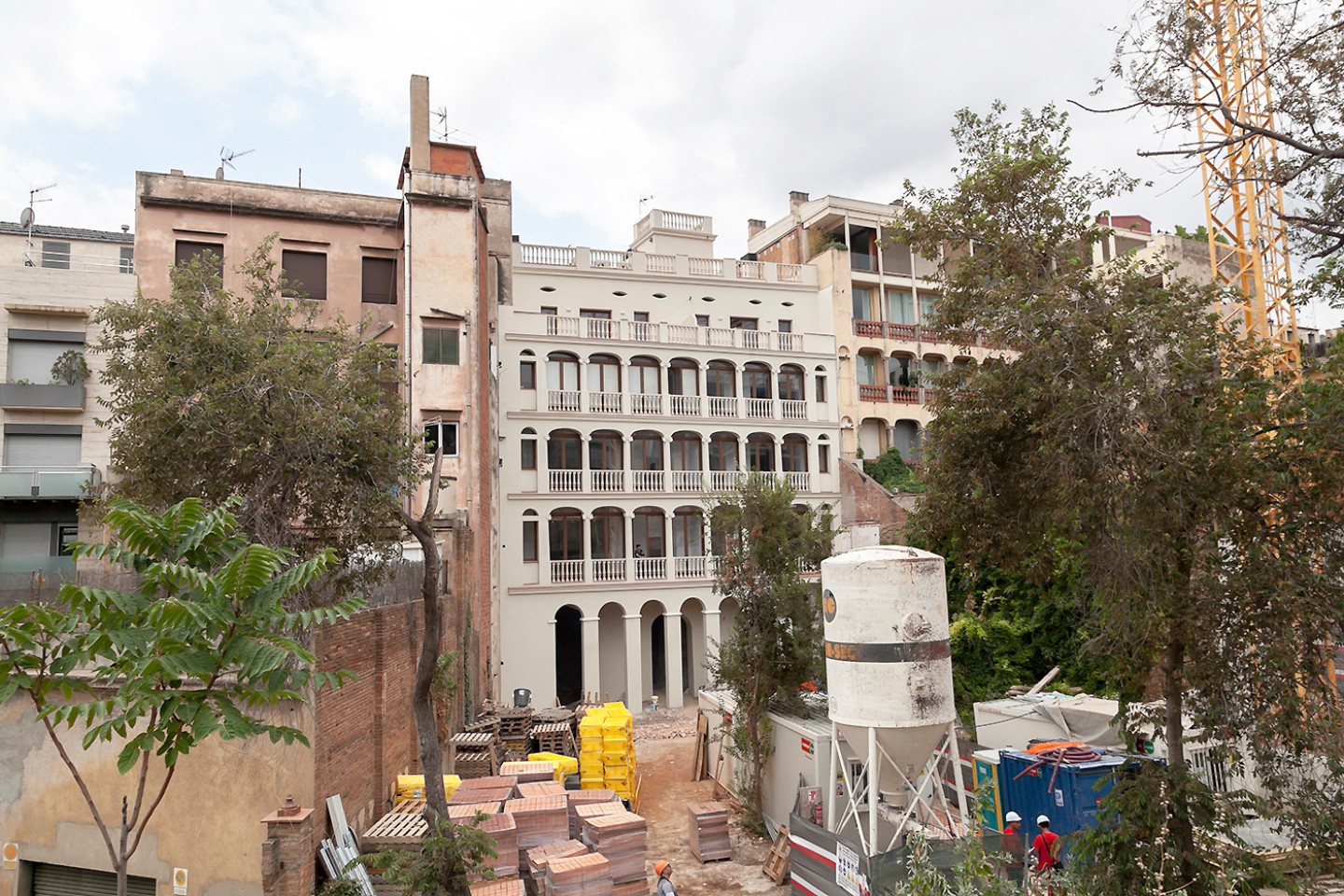 Pere Serra Arquitectura. Rehabilitació d'edifici d'habitatges al carrer Major de Sarrià de Barcelona