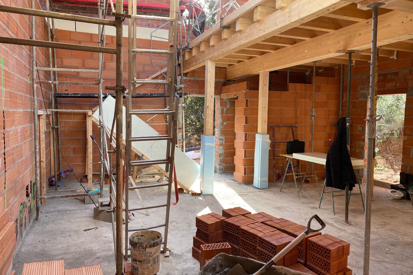 Pere Serra Arquitectura. CAN ROCA. Reconstrucció d'un habitatge unifamiliar al Parc Natural de la Vall de Bianya